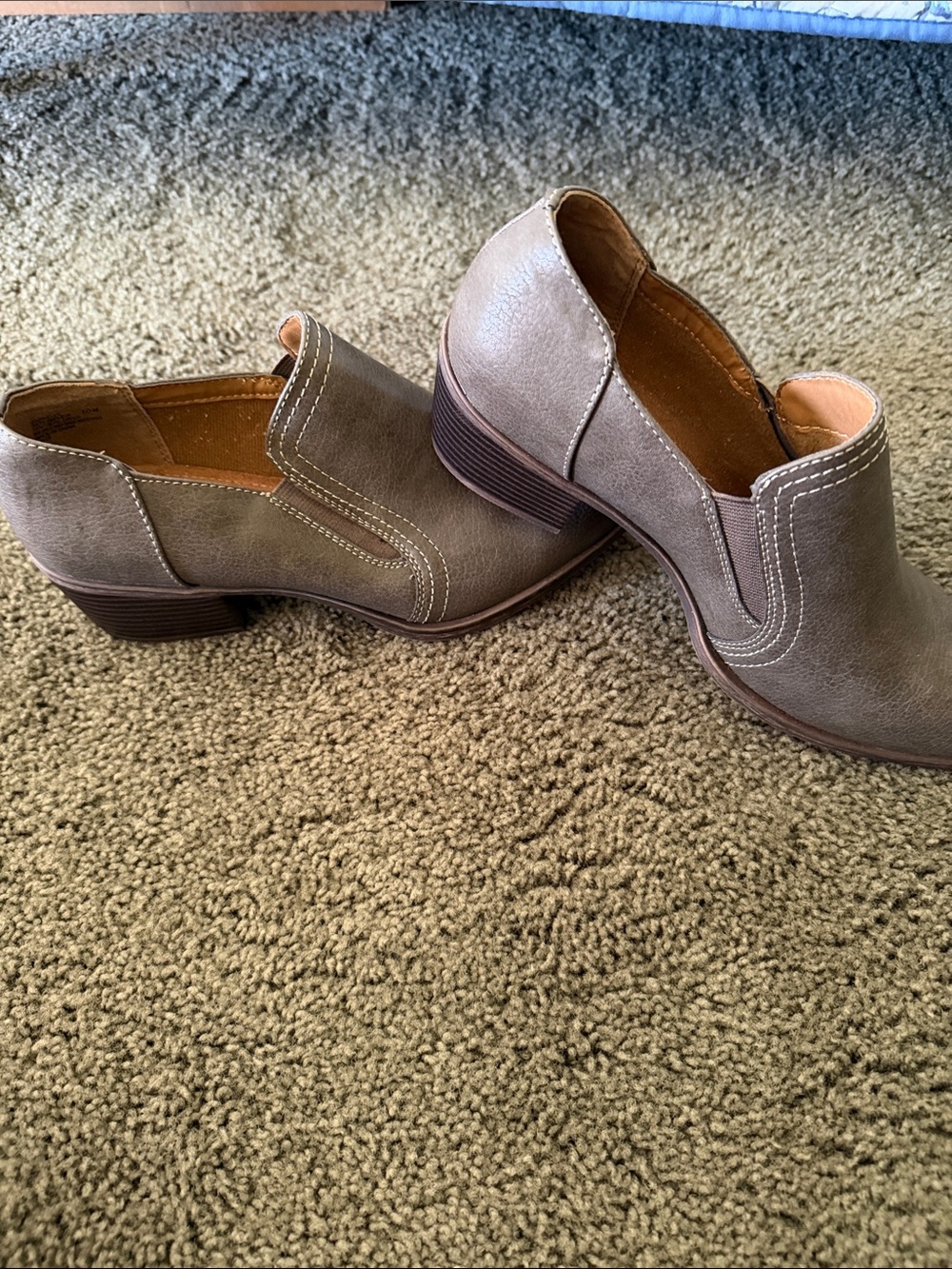 New Bass Women's Taupe Low Heel Slip-On Booties. Comfortable. Size 10